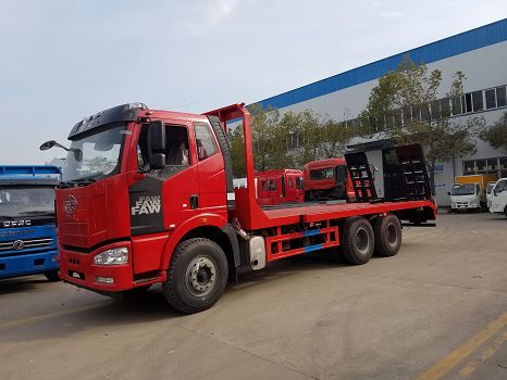 解放后八輪挖機(jī)平板拖車(chē) 解放后八輪挖機(jī)平板拖車(chē)